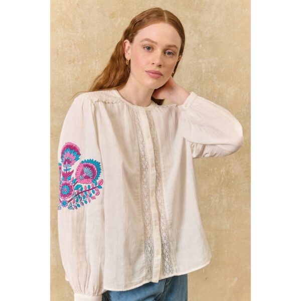Jeanne Embroidered Blouse with Crew Neck and Long Sleeves
